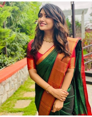 Red &amp; Emerald Green Silk Saree